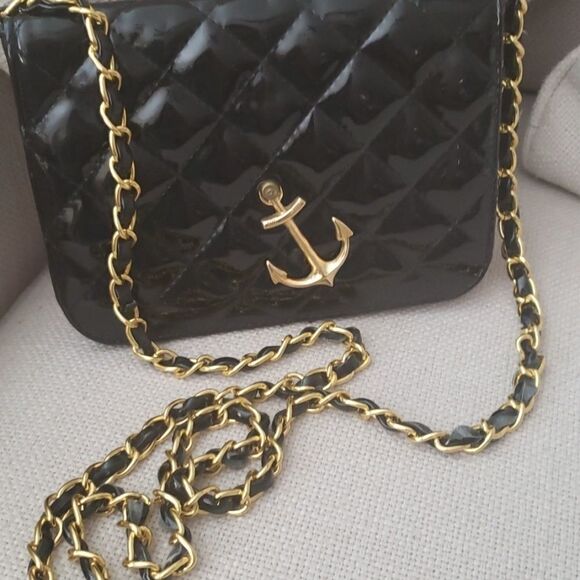 Black shiny purse - Picture 2 of 5